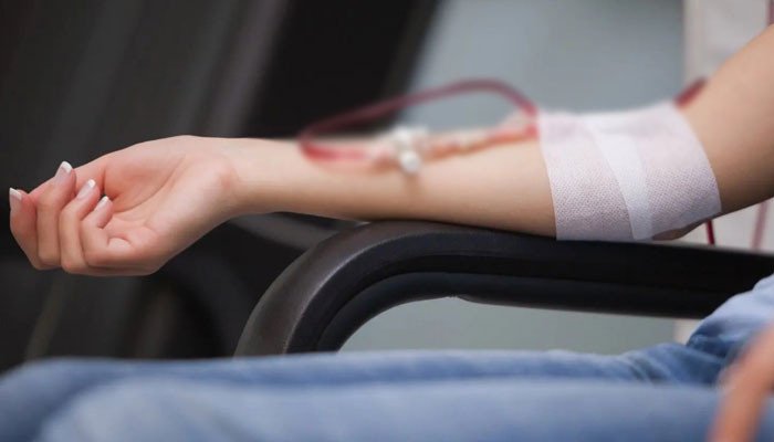 A 16-year-old girl reached the hospital to sell her blood to buy a smartphone