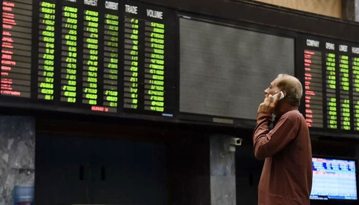 Negative trading day in Pakistan Stock Exchange, 100 index fell by 650 points