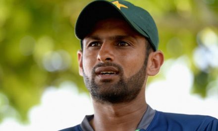 Shoaib Malik advised which two players to include in the team?