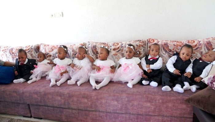 How are 9 children born simultaneously for the first time in the world?