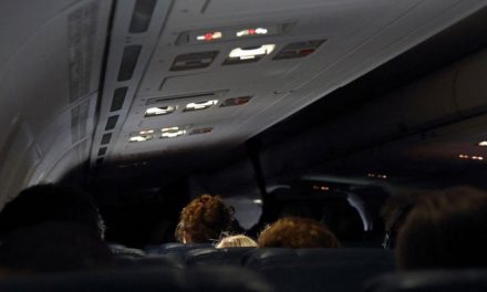 Know the reason why the lights dim when the plane is taking off or landing?