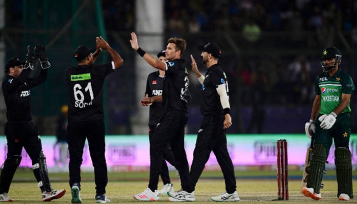 New Zealand defeated Pakistan in the second ODI to level the series 1-1