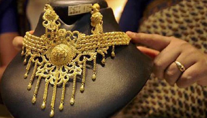 An increase in the price of gold per tola in the country by thousands of rupees