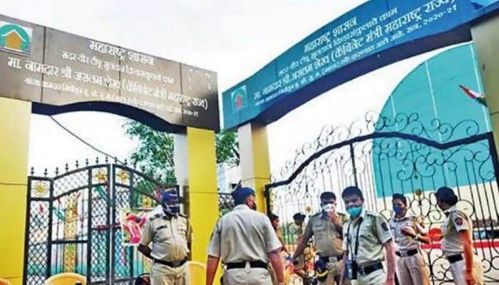 The order to change the name of the garden attributed to Tipu Sultan in Mumbai due to the pressure of Hindu extremists
