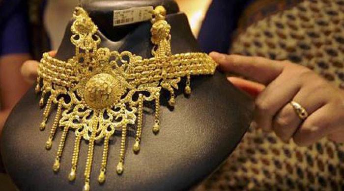 Gold per tola in the country then became expensive by hundreds of rupees