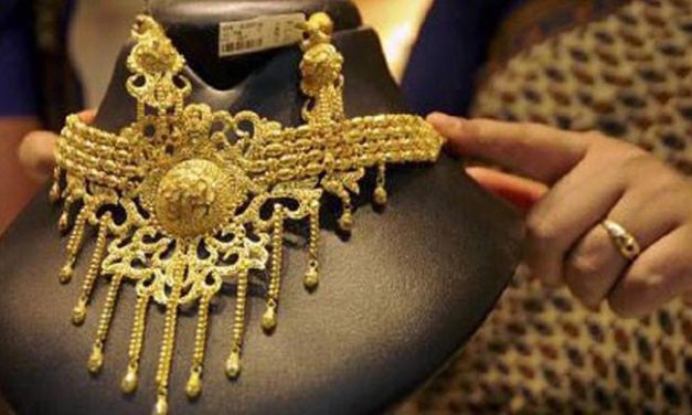 Reduction in the price of gold per tola in the country by thousands of rupees