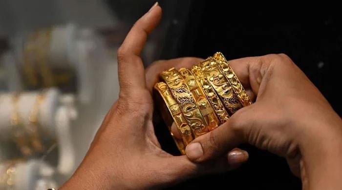 The price of gold decreased again today, how much per tola?