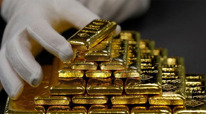 Gold became cheaper per tola in Pakistan