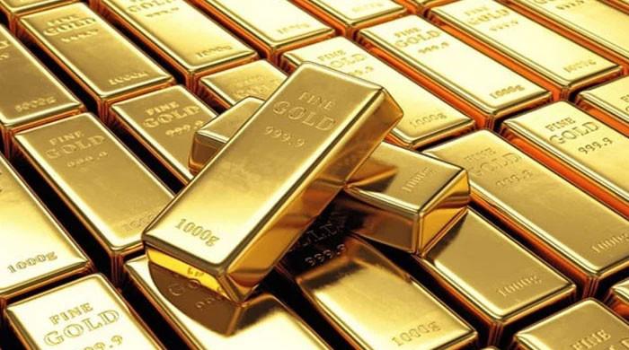 Gold has suddenly become expensive by hundreds of rupees per tola in the country