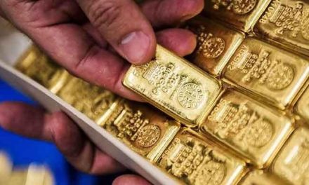 How much did the price of gold increase in Pakistan in one week?